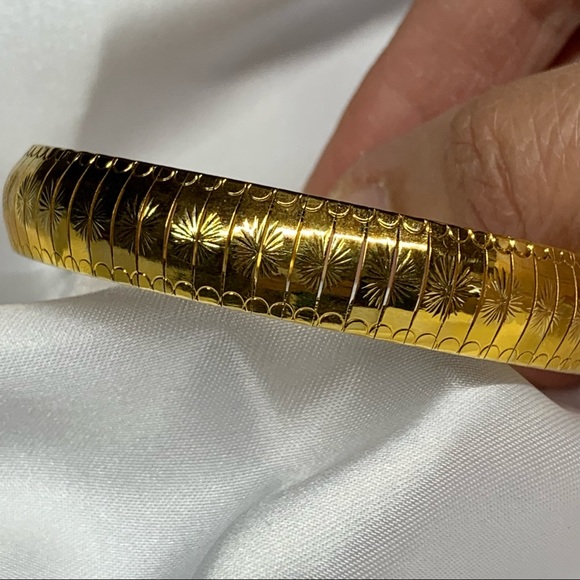 18KT Yellow Gold Over Sterling Silver Patterned Omega Bangle Bracelet 7.25” - Picture 12 of 17